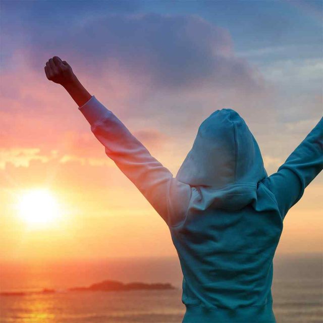 https://dnaleaders.ru/wp-content/uploads/2018/01/img-rising-hands-640x640.jpg
